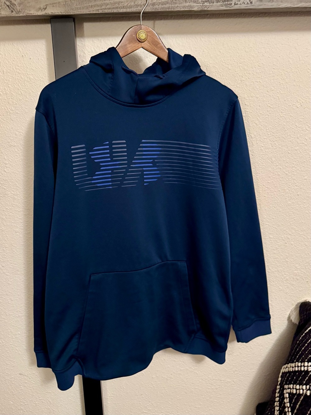 Men’s under Armour hoodie